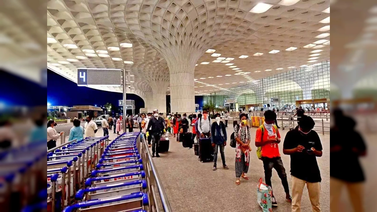 मुंबई एयरपोर्ट पर बम की धमकी से मचा हड़कंप, पुलिस ने शुरू की जांच