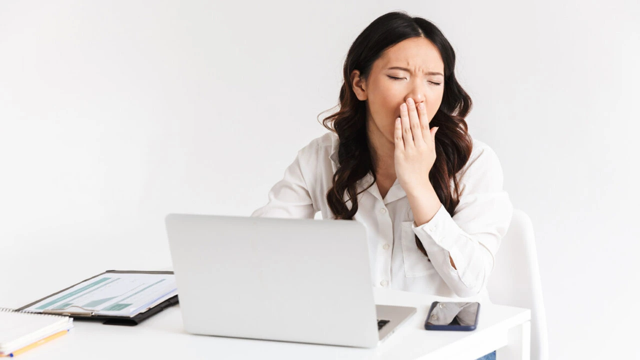 दोपहर की सुस्ती से परेशान हैं? अपनाएं ये 3 आसान आदतें, दिनभर बनी रहेगी एनर्जी